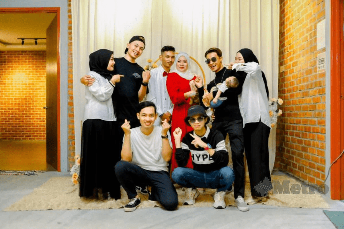 Elya and Aizat with their family