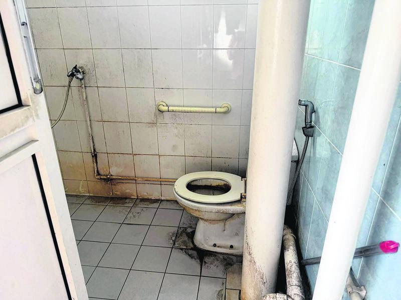 everyone share 1 toilet