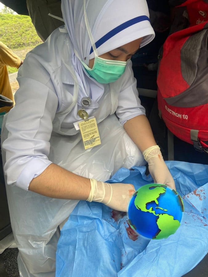 Msian nurse is checking the newly born baby 