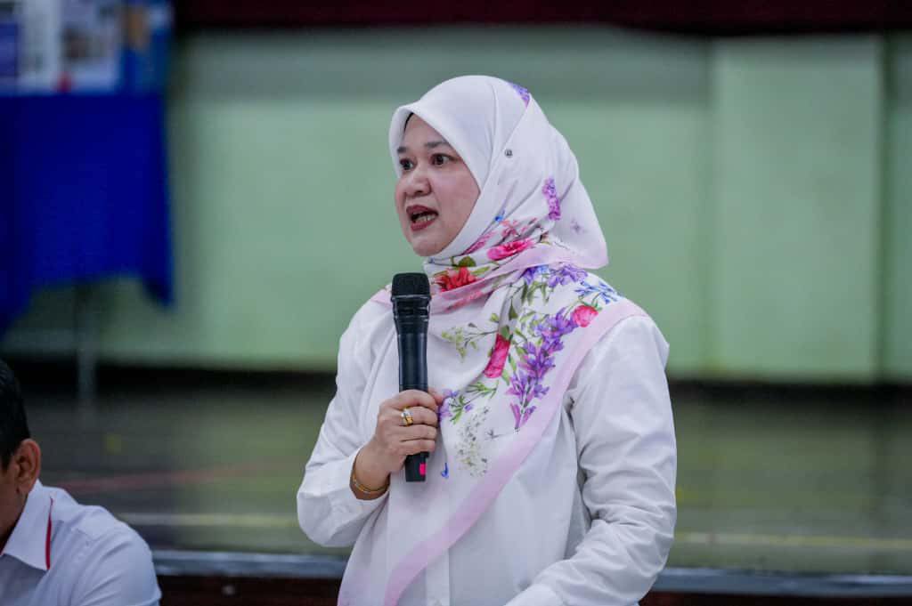 Fadhlina Sidek giving a talk