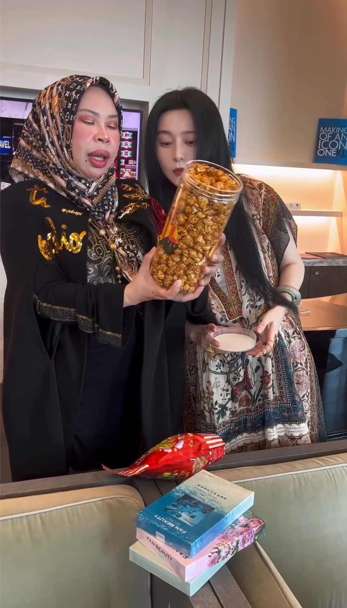 Fan BinBing eating DSV's popcorn snack