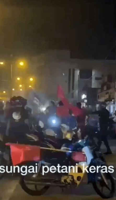 Fight Breaks Out Between PH and PN Supporters At Sungai Petani