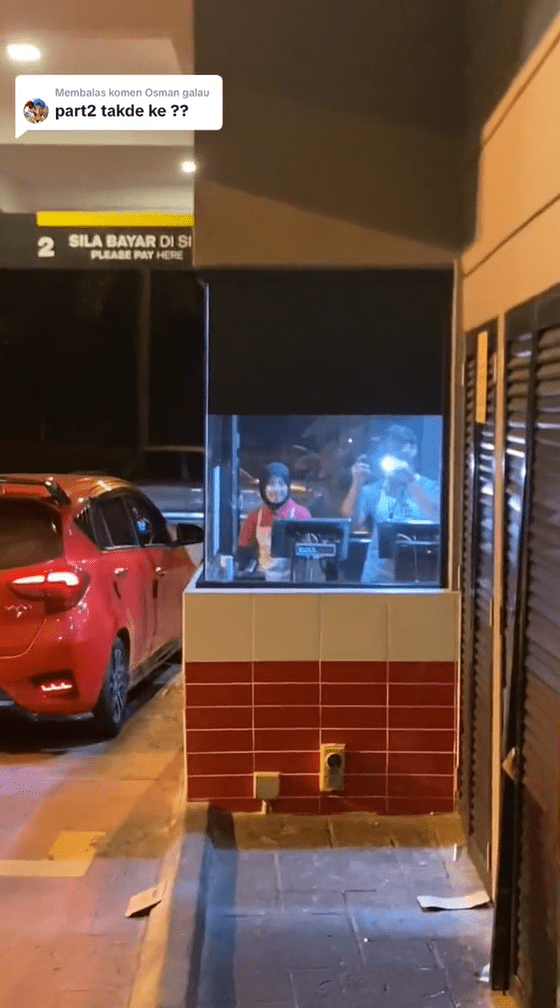 M'sian Girls Spotted Ordering Food At McDonald's While Riding On Horses, Netizens Amused
