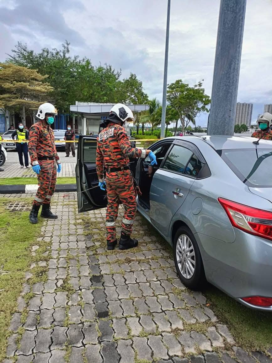 Firefighters find body of 43yo man inside Vios 1