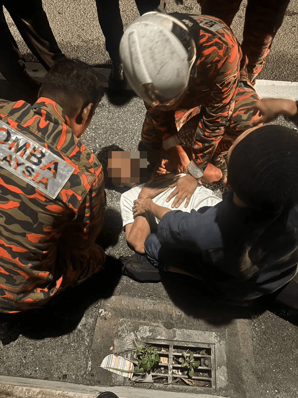 Firefighters talking to man who tried to jump from Penang Bridge 2
