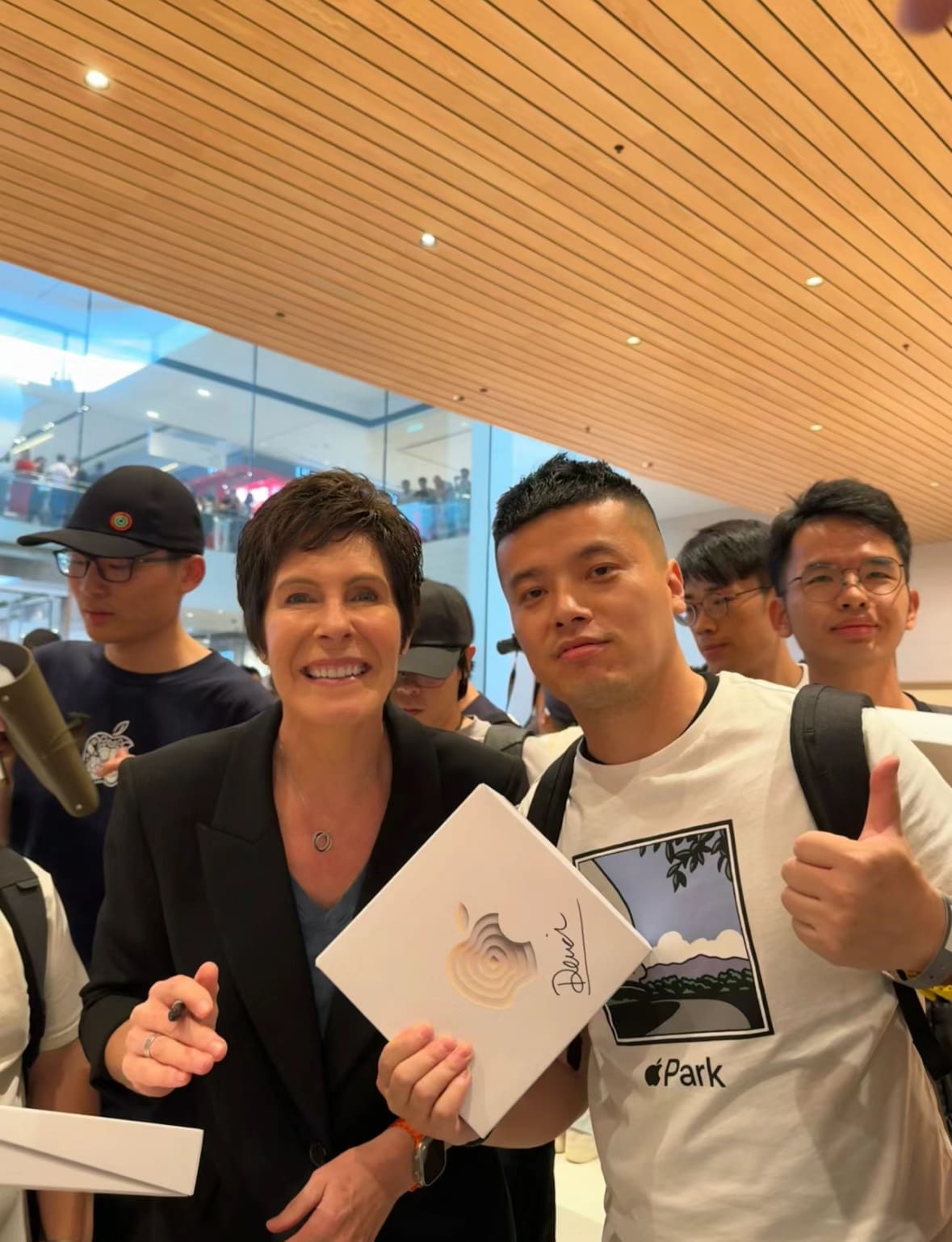 First Man to enter Apple Store Malaysia