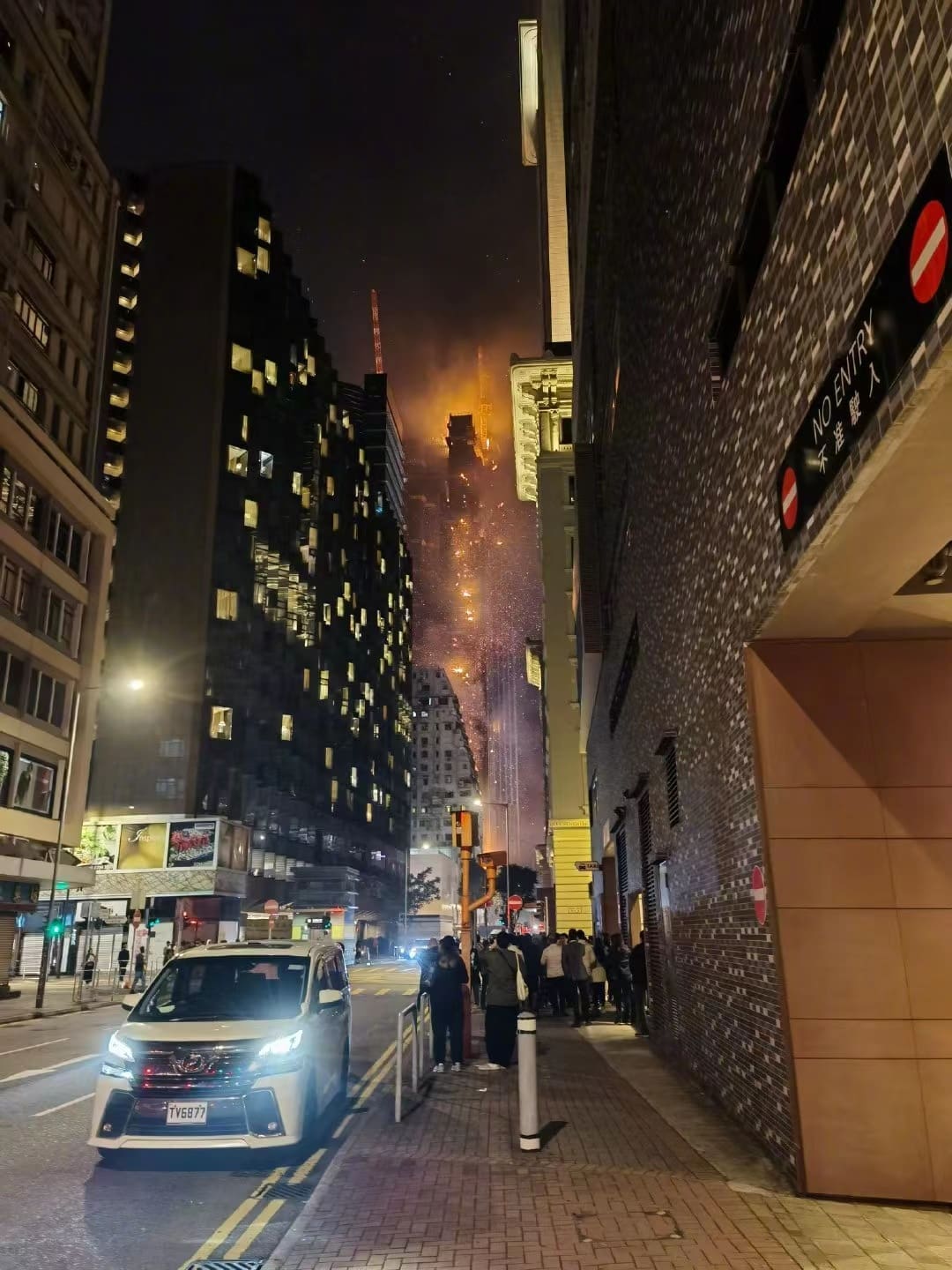 Massive Fire Breaks Out at 42-Storey Building In Tsim Sha Tsui Hong Kong, 3 Injured 02