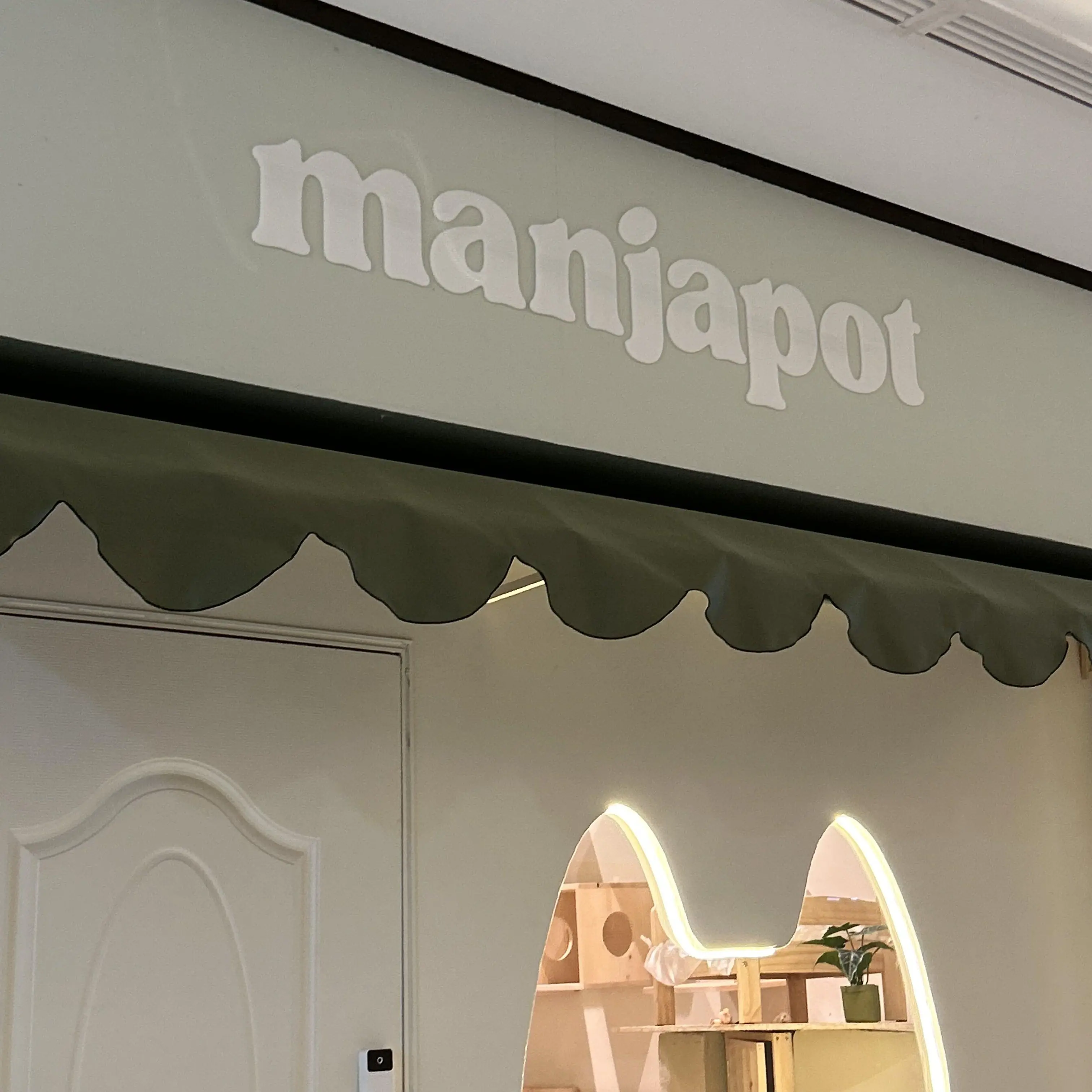 Manjapot exterior