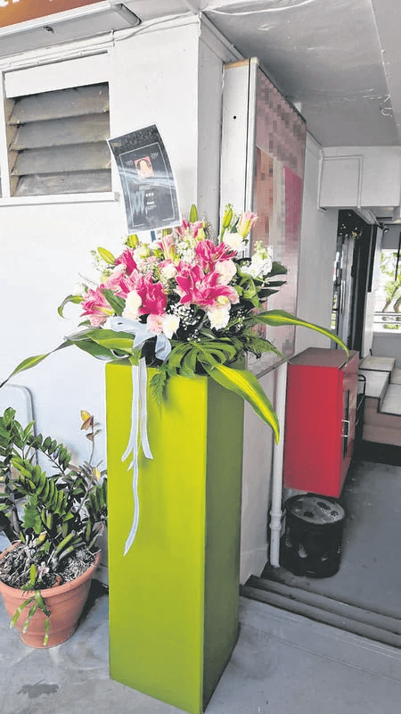 Funeral flowers sent to Zhuo by loan sharks