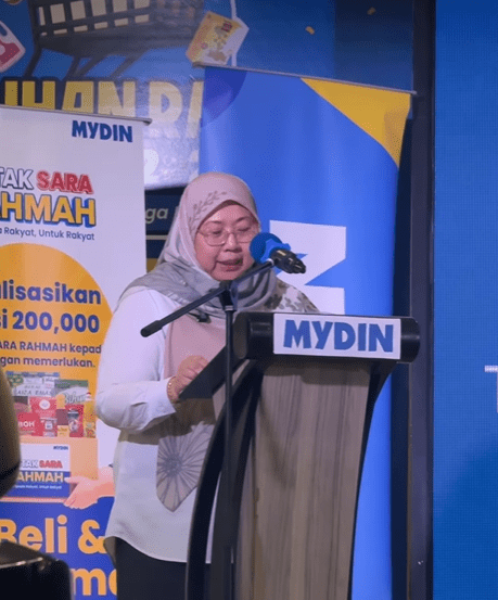Fuziah Salleh speaking at  Mydin event