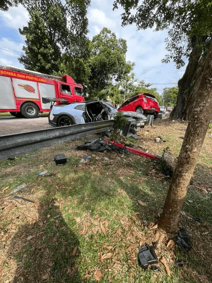 GTR crash in JB (3)