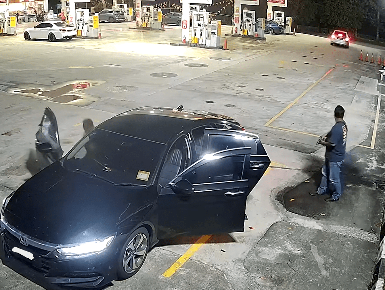 Gun shot at gas station (1)