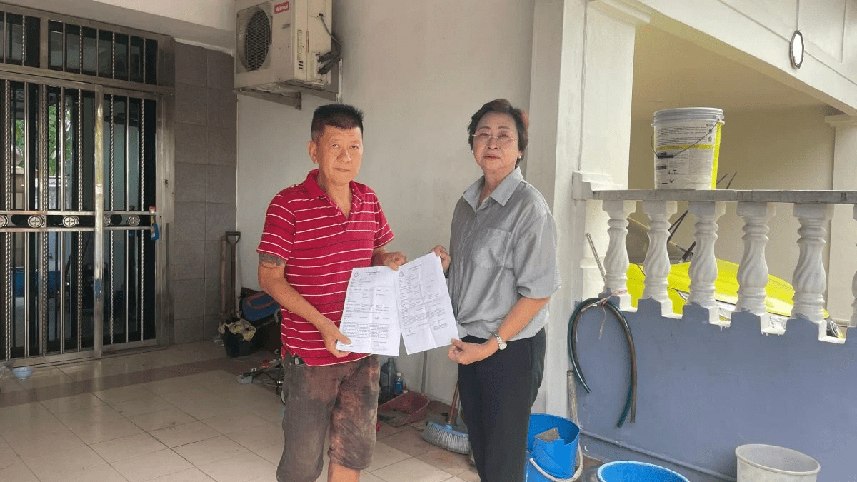 Hoo showing police reports he made