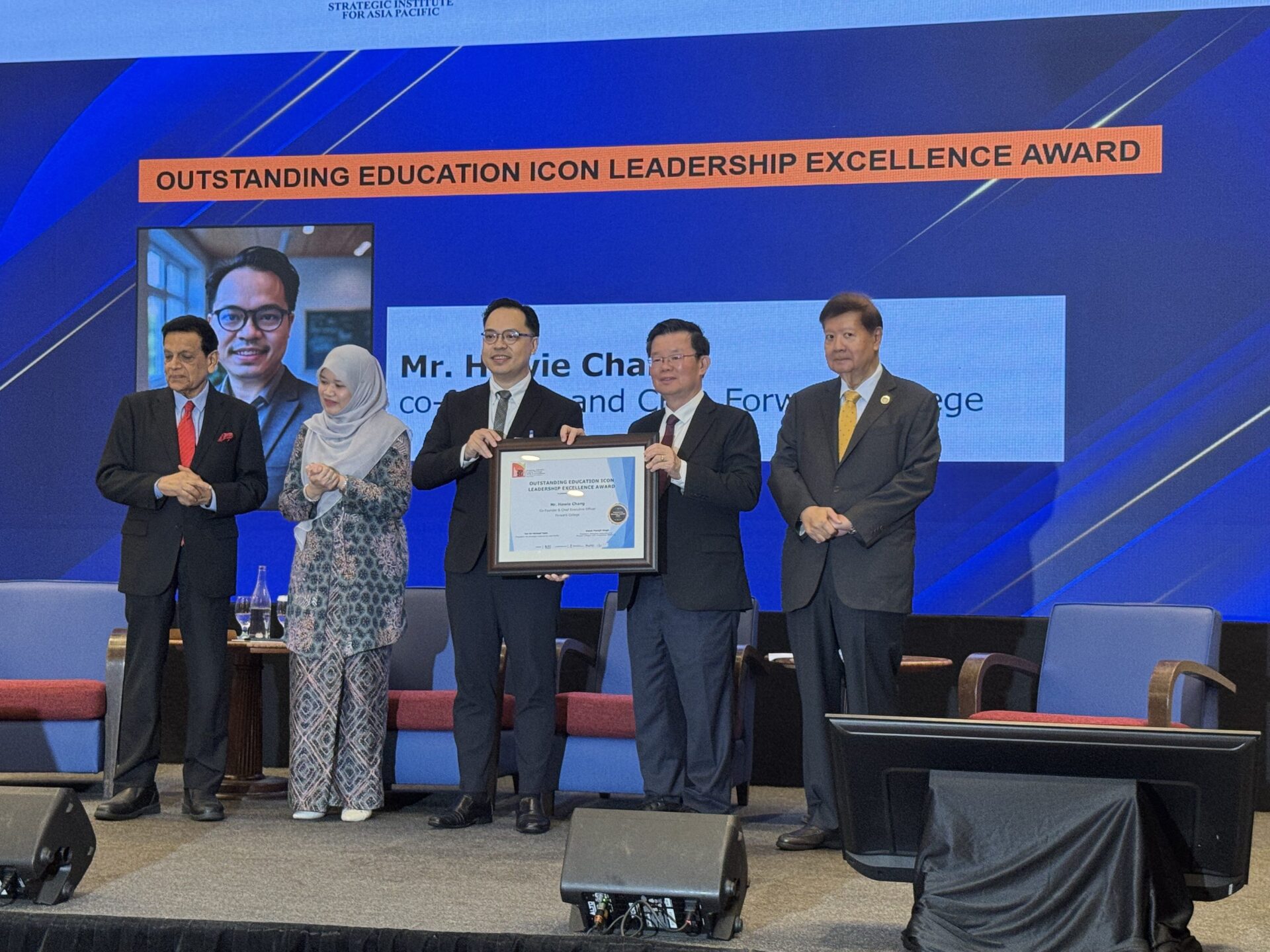 Howie Chang, Co-Founder and CEO of Forward College receive award