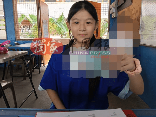 Huang Qiao En at school