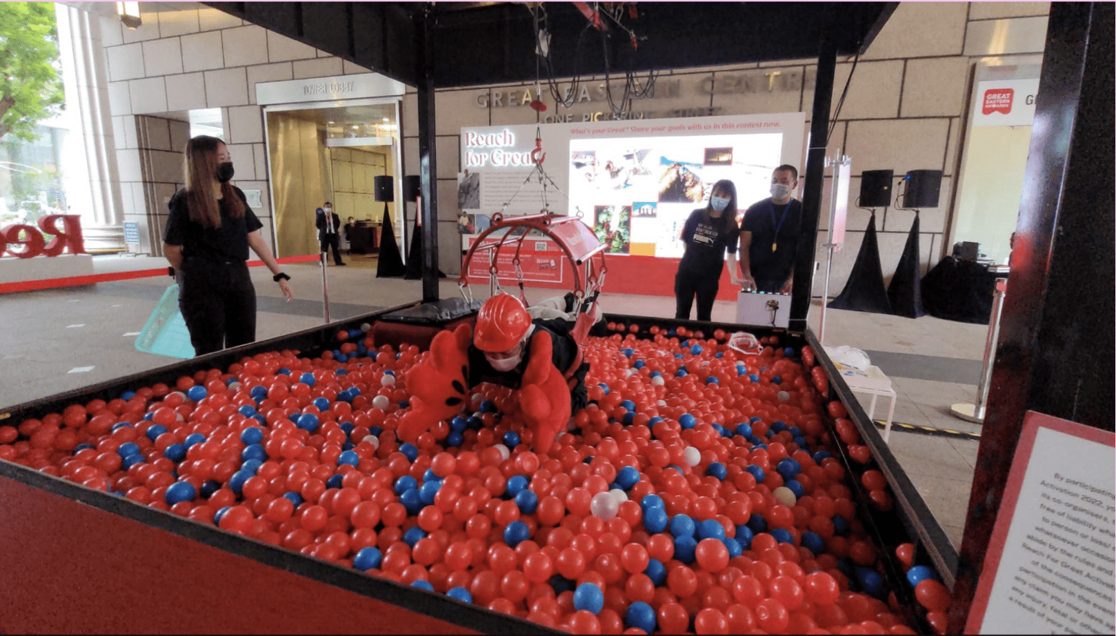 human claw machine