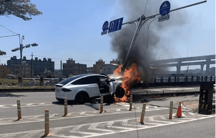 Tesla Carrying Taiwanese Singer Jimmy Lin Catches Fire After Crashing Into Road Divider | Weirdkaya Taiwanese singer jimmy lin's tesla crashed and caught fire when going out with his son