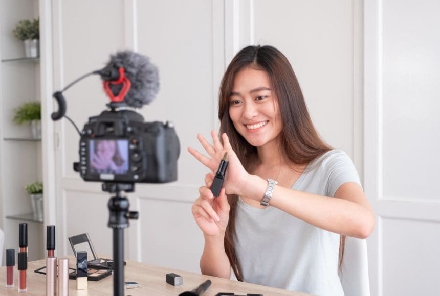 72% Of Spm Graduates Prefer Being Influencers Than Continuing Their Studies, Govt' Figures Show | Weirdkaya 72% of spm graduates prefer being influencers than continuing their studies, govt' figures show | weirdkaya