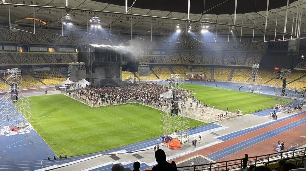 &Quot;Like Watching Football&Quot; — Billie Eilish Fans Left Fuming Over 'Mind Blowing' Seating Arrangement | Weirdkaya