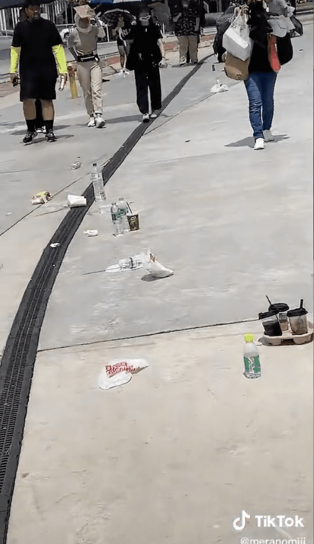 &Quot;Y'All Are Embarrassing!&Quot; — Billie Eilish Fans Slammed For Littering Outside Bukit Jalil Stadium | Weirdkaya