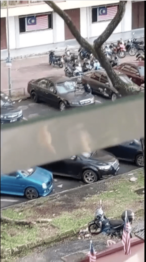 [VIDEO] M'sian Man Tore Down Windshield Wiper Of A Double Parking Car Ragingly
