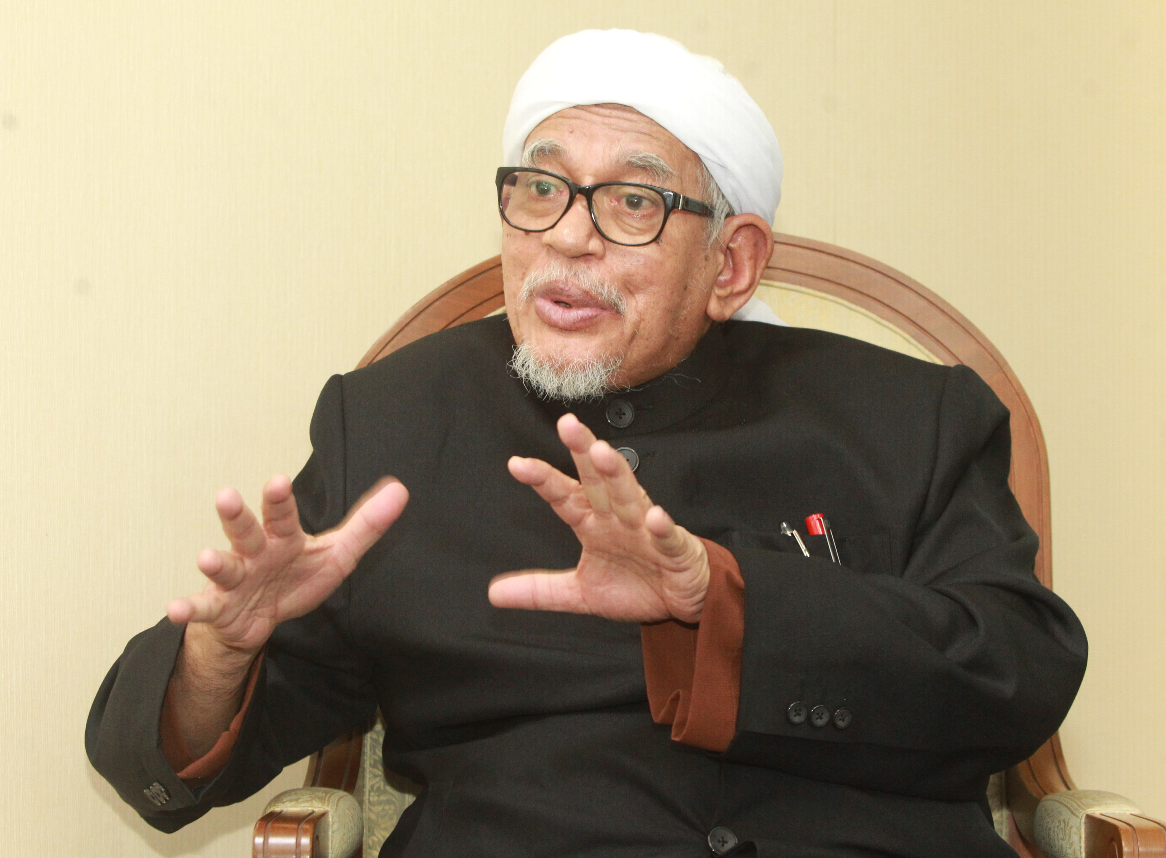 Pas president hadi awang to be probed over comments on non-muslims & corruption