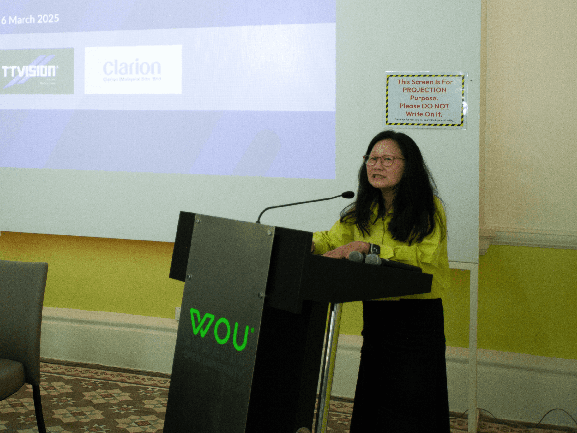 Prof Dr Lily Chan