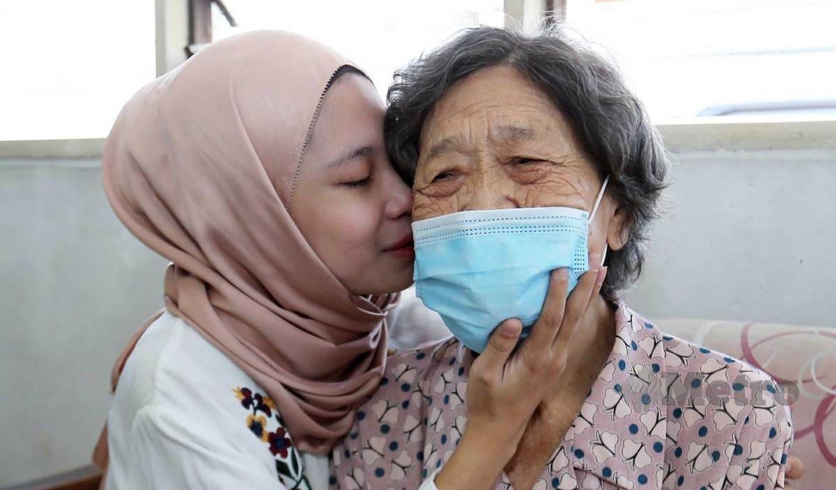 Chee Hoi Lan & Rohana Abdullah
