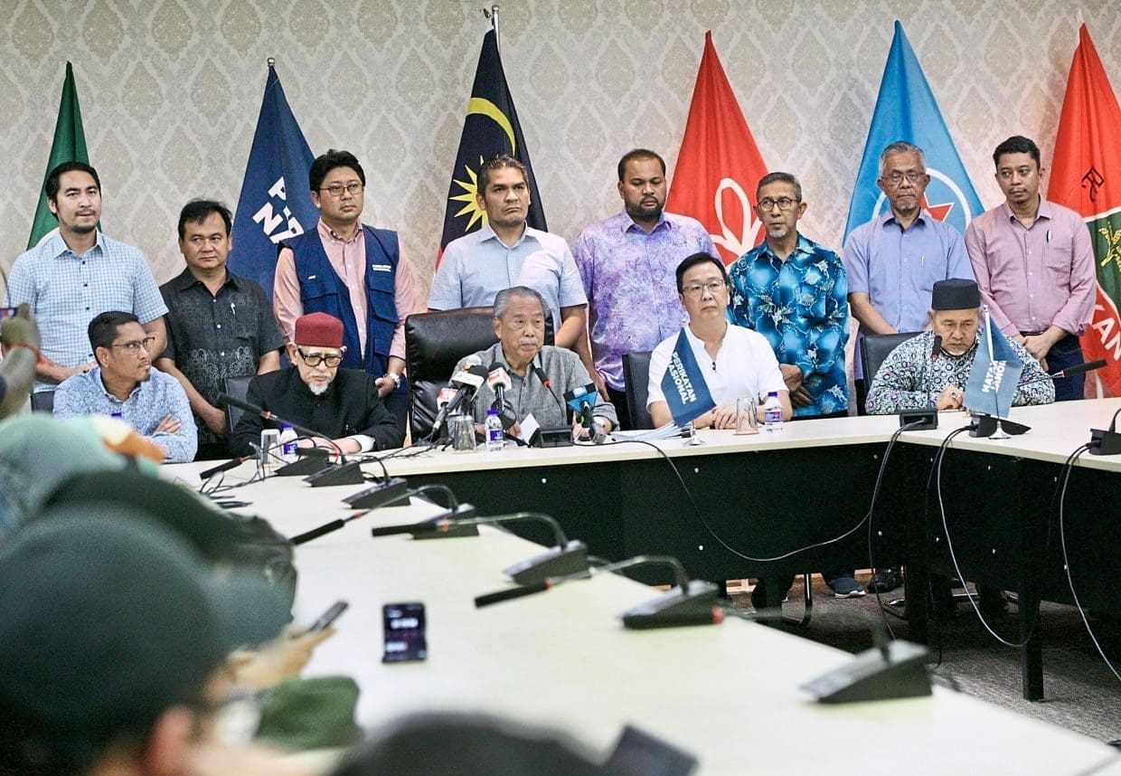 Muhyiddin Challenges Anwar to Show Proof of Dewan Rakyat Support