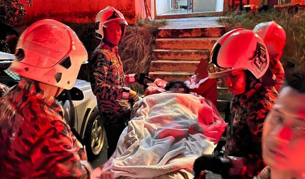 Eight Firefighters Had To Lift A 120KG 13yo Teenager To The 4th Floor Of His House