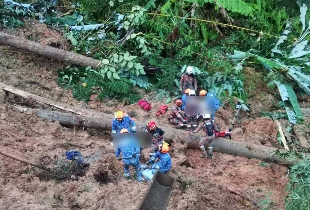 Rescuers at Batang Kali landslide