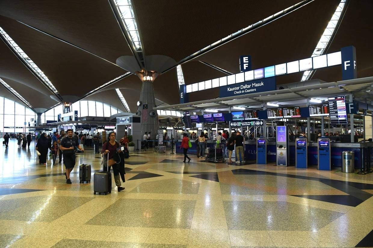 5 Things M'sians Can Relate To When They Return to Their Hometown for CNY airport 