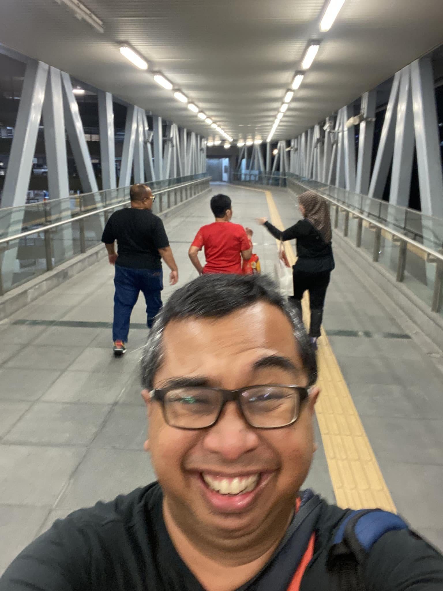 Kind M'sians Fetch 65yo Lady To KTM Station After She Was Unable To Get A Ticket Home