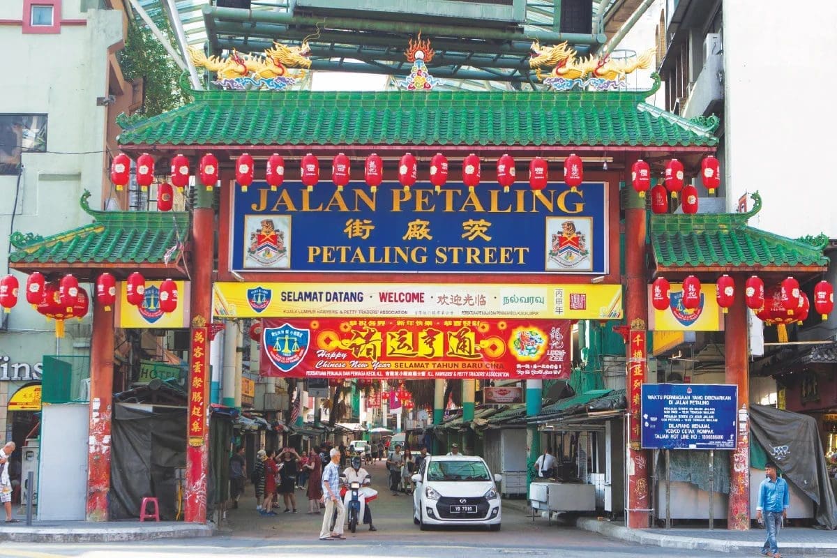 M'sian Medical Student Scammed Of RM1,575 In Savings For A Screen Protector At Petaling Street