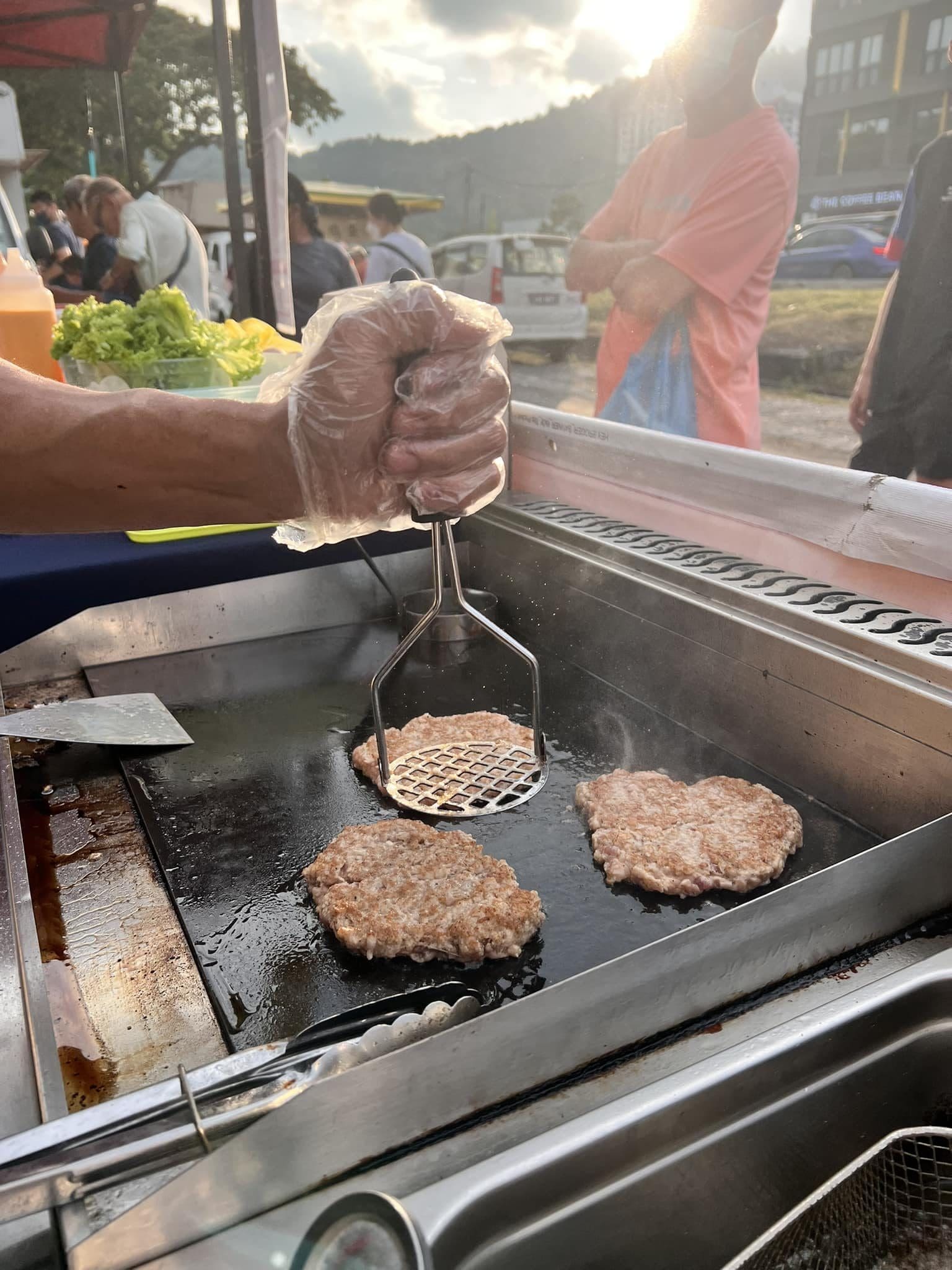 "This Will Be You If You Don't Study Hard" — M'sian Mom Defends Son From Unkind Remark Made By Customer