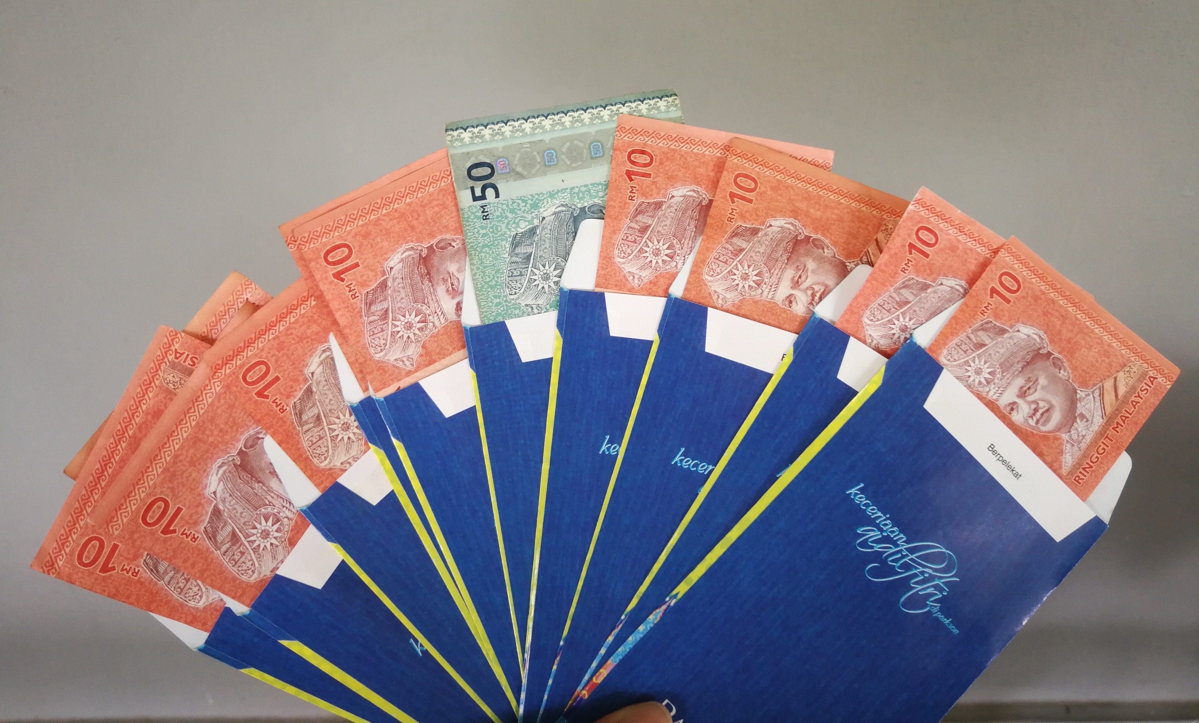 “Oi Babi!” — Young Boy Harasses M’sian Woman Who Refused To Give Him Duit Raya