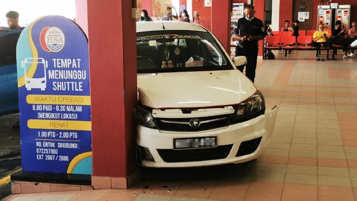 M'sian Woman Steps On Gas Pedal And Crashes Car Into Johor Hospital Pillar, Had No Valid Driver's License