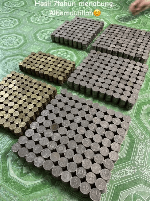 M'sian Man Saves 50 Sen Coins For 7 Years, Manages To Buy An iPhone 14