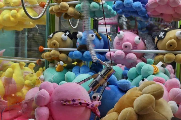 Perlis Mufti Department Issues Fatwa Calling Claw Machines &Quot;A Form Of Gambling&Quot; | Weirdkaya Claw machines