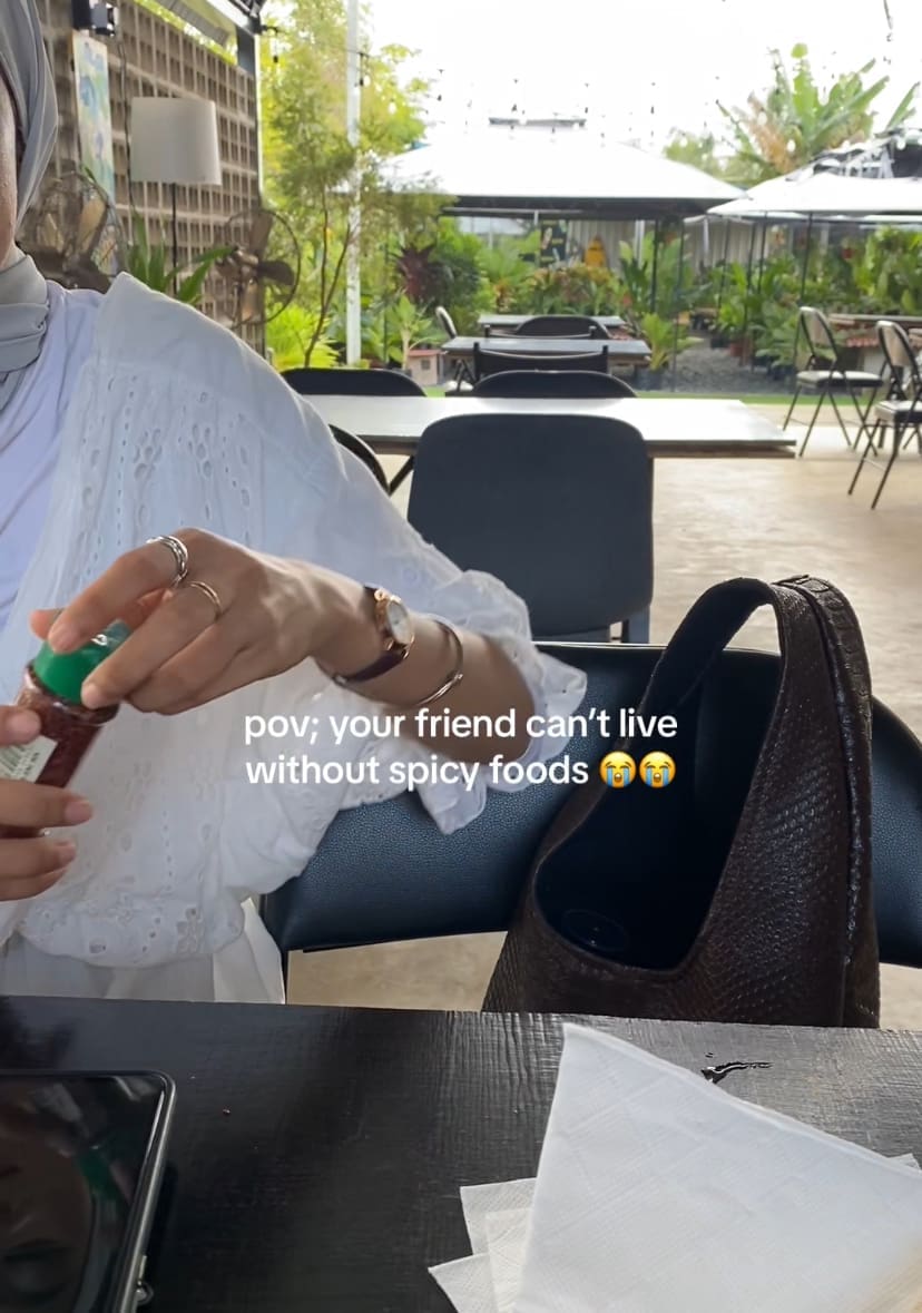 'Never Spicy Enough' - M’sian Woman Showers Food With Chili Flakes She Brings Around 24/7