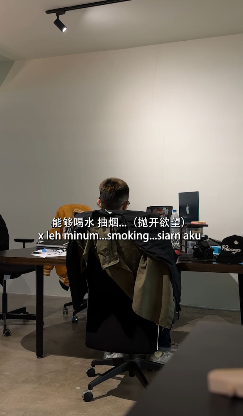 A man sitting on a chair in the office