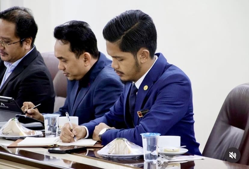 Aidil Akmal Sharidan, a lawyer and harumanis entrepreneur
