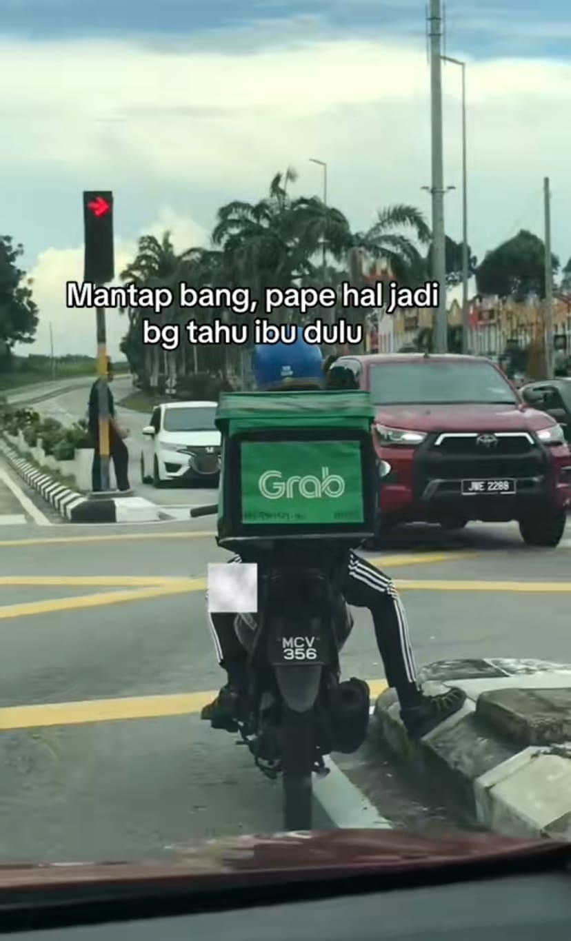 Grab rider writes mother's phone number at the back of his bag 