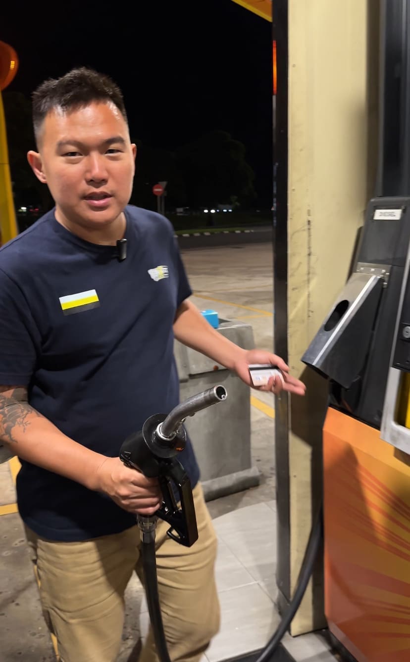 man fill his diesel