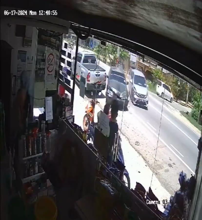 axia crashed with another car at junction