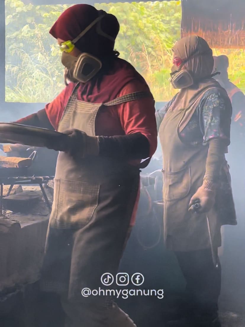 elderly women in Terengganu baking kuih with googles