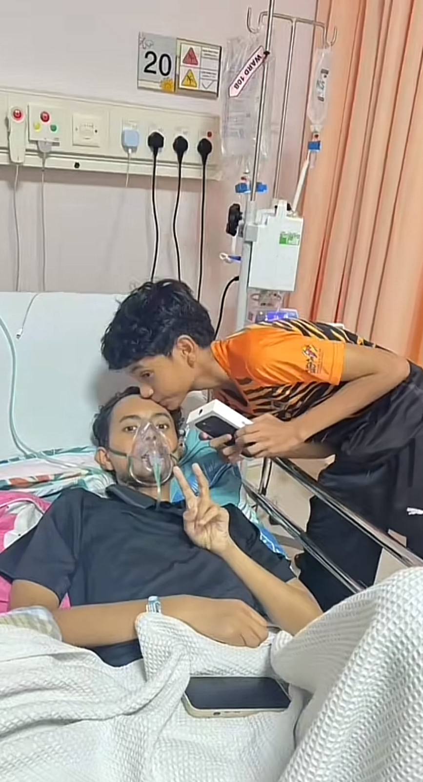 penghidap kanser sempat hadiahkan telefon