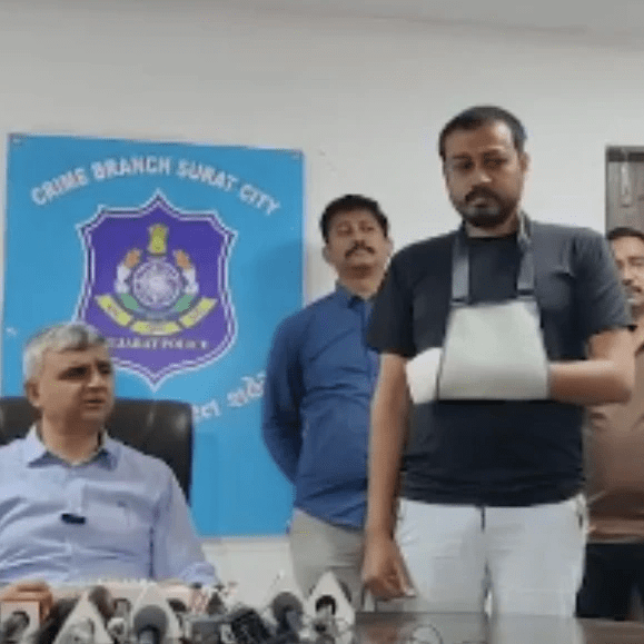 Indian man cuts off 4 of his fingers