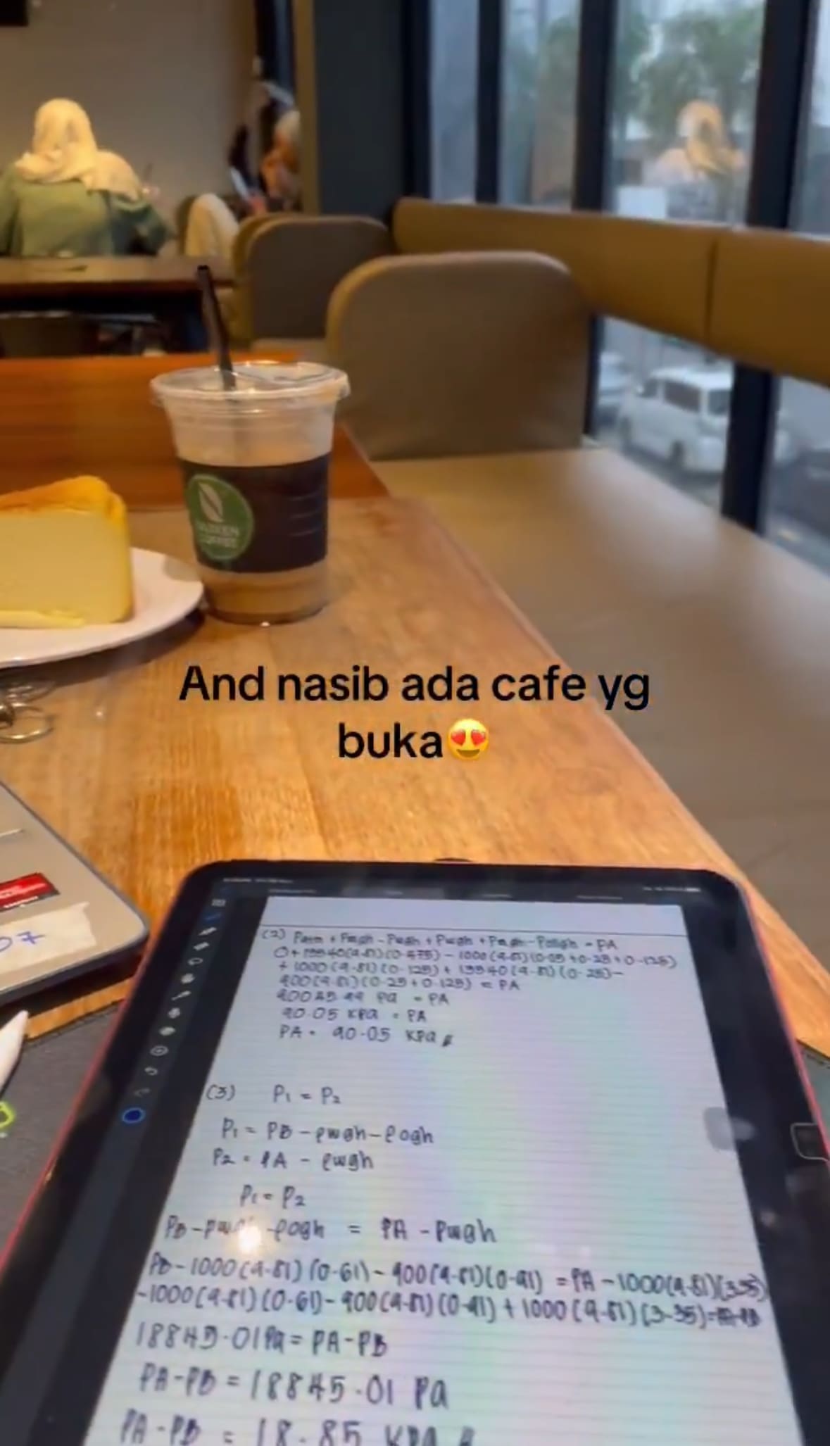 ipad in the cafe