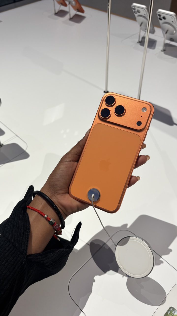 iPhone 17 Pro Cosmic Orange.HEIC